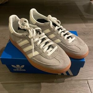 Adidas Sneakers